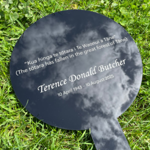 Outdoor Garden: Personalised Memorial Garden Stake