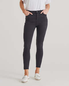 Jeans: Betty Essential Jeans - Black