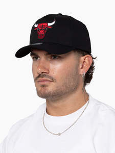 NBA Black W/ Team Logo Flex 110 Snapback - Chicago Bulls