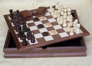14″ Walnut Chess/Checkers/Backgammon with Flip Top Board – PGNZ