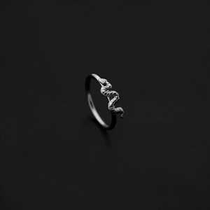 ASTM F136 Implant Grade Titanium Outward Snake Hinged Ring Clicker