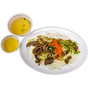 R16. Stir Fry Beef with Ginger & Spring Onion on Rice