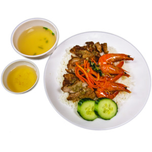 R11. Lemongrass Chicken & Prawn on Rice