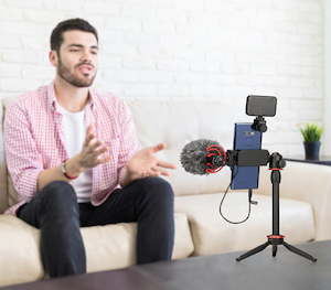 Clearance: BOYA VLOGGING KIT 2 INCL. MINI TRIPOD BY-MM1 + MIC LED LIGHT