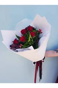 Florist Island Bay: Half a Dozen of Red Roses