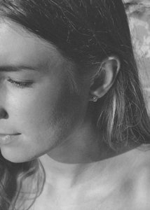 Products: MINI ODETTE EARRINGS - Pigment studio