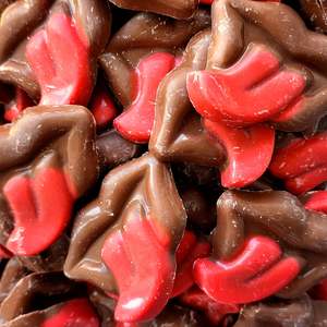 Chocolate Speckles: Chocolate Strawberry Lips