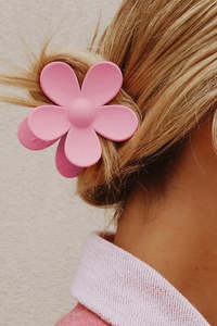 Accessories: Pink Flower Shape Plastic Claw Clip