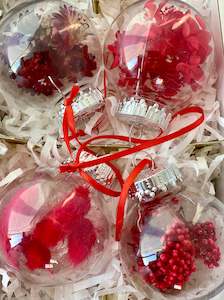 Dried Flowers: Dried Flower Christmas Baubles