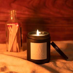 The Candle Apothecary: The Candle Apothecary - Myrrh, Cedar & Teak
