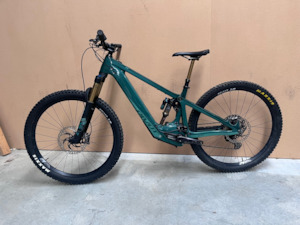 EX DEMO SHUTTLE LT TEAM XTR WITH 29" ALLOY WHEELS - MEDIUM