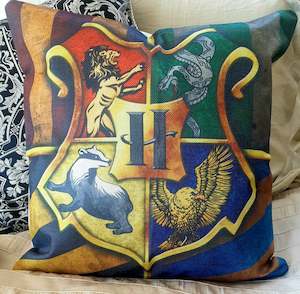Harry Potter: Harry Potter Hogwarts Crest Cushion Cover
