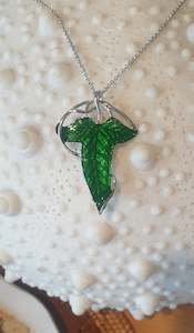 Lord Of The Rings Hobbit: Lord of the Rings - Elven Leaf Necklace/Brooch