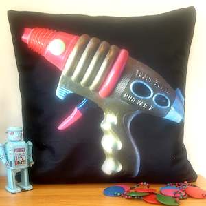 Kiwiana: Ray Gun - Lu Lu Deluxe NZ - Cushion Cover