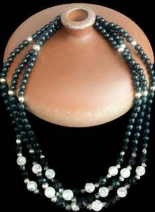 Vintage 1960s Black & Pearl Necklace