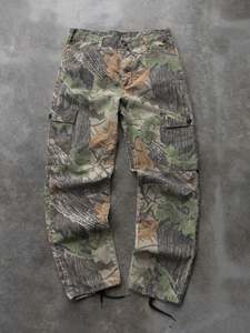Vintage Camo: Vintage 90s Liberty Realtree Cargo Camo Pants (W32-34)