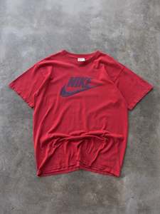 Graphic Tees: Vintage 00s Red Nike Logo Graphic Tee (L)