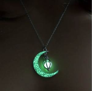 Glow In Dark: Glow In The Dark Moon Shape Pendant