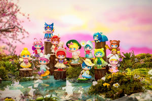 Frontpage: Suri Go For Outing Series Figure Blind Box