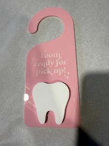 Tooth Pick-Up Door Hanger