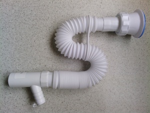 Products: 32mm FLEXIBLE WASTE TRAP 700mm