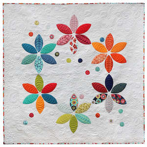Quilting Patterns Kitsets: Ring of Flowers Quilt Pattern & Template - Carolyn Murfitt