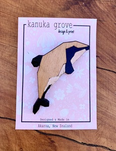 Products: Hector Dolphin Brooch