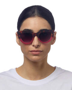 Womens Sunglasses: Okkia Claudia Big Cat Eye Sunglasses - Havana/Pink