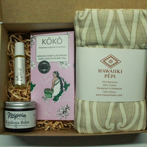 Products: Māmā + Pēpi Gift Pack Poipoia Ōtautahi