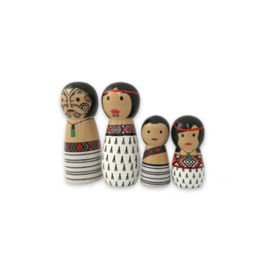 Māori peg doll whānau