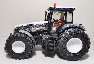 Die Cast Models Farm Machinery: Siku 3220 - Christmas Tractor Limited Edition New Holland T8.390