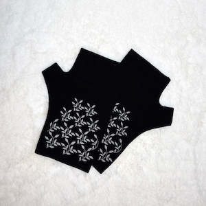 Leaves Design: Leaves Design Fingerless Gloves