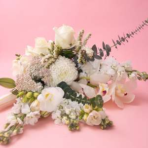 Fresh Flowers: Doreen white + green