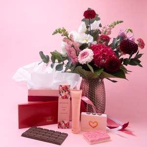 Flowers + Treats Giftbox