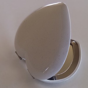 Accessories: Compact Mirror - Heart