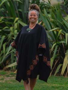 Kurawaka Kakahu: Karanga Kloaks