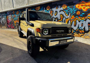 Landcruiser 1999 2020: Toyota Landcruiser (2024-2026) Facelift 79 Series LandCruiser 5" Stainless Steel Snorkel Kit - Meredith Metalworks