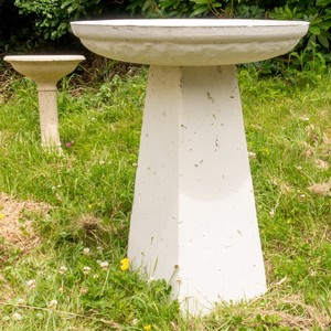Products: Concrete Bird Bath (Large) - Precast Concrete