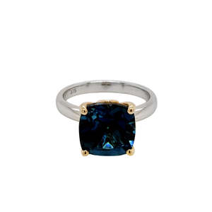 9k Bitone London Blue Topaz Ring