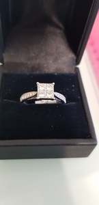 Products: 18ct White Gold Engagement Ring