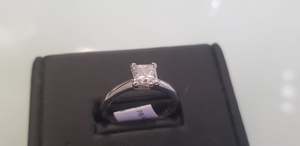 Products: 18k White gold Solitaire Ring