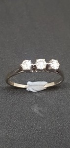 18ct White Gold Diamond Ring