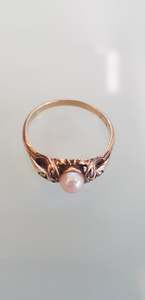Vintage 9ct Yellow Gold pearl ring