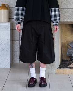 Winter 22: SHIBUYA Pleated Short (Black)