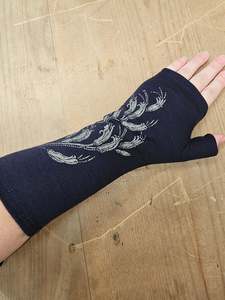 Crown & Feathers Harakeke Merino Wool Fingerless Gloves