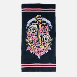 Gifts Home: The Mad Hueys Skulls And Roses Beach Towel - Black