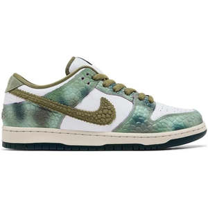 Sneakers 1: Nike SB Dunk Low x Alexis Sablone 'Chameleon'