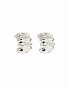 Earrings: Curve Huggies Silver