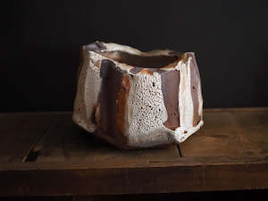 Elena Renker: Faceted Vessel, M - Kurinuki style