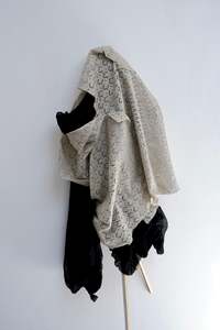 Frontpage: Broidery anglaise short sleeve top w. hand-stitching